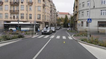 Karlovarští policisté pátrají po svědcích pádu ženy z chodítka v autobusu. Nejeli jste 12.října autobusem číslo 12?